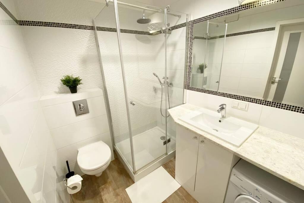 Exclusive 2Br! Apartment Near City Center +Netflix Varsovia Exterior foto